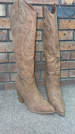 Load image into Gallery viewer, Embroidery Western Boots
