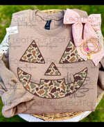 Load image into Gallery viewer, Pumpkin Face Gildan Sweatshirt- CAMO and ORANGE PLAID

